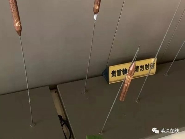 ＂脆弱又昂贵＂，桔子水晶酒店这款灯碰坏1500一根